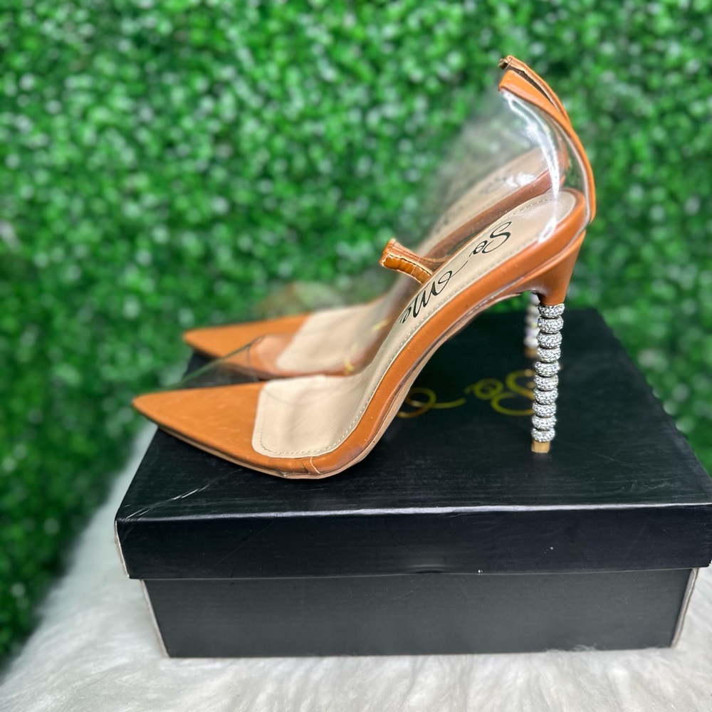 So Me! Camel and clear color pointed toe heel pump